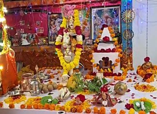 #Jhansi हीरामन धाम पर धार्मिक कार्यक्रम पर उमड़े श्रद्धालु