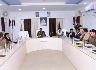 ललितपुर में पुलिस अधीक्षक, द्वारा मासिक अपराध समीक्षा-गोष्ठी का आयोजन कर, दिए आवश्यक दिशा-निर्देश