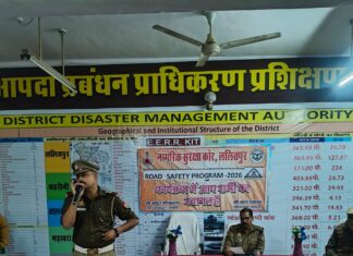 ललितपुर में यातायात पुलिस द्वारा राष्ट्रीय सड़क सुरक्षा माह के दृष्टिगत कलेक्ट्रेट,आपदा मित्रों एवं सिविल डिफेंस के सदस्यों को यातायात का प्रशिक्षण देकर, किया गया जागरूक