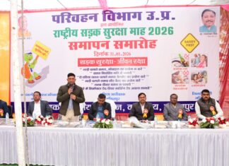 विशेष बूथ दिवस के अवसर पर जिलाधिकारी ने मतदेय स्थलों का भ्रमण कर देखी व्यवस्थाएं