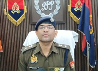 ललितपुर में एसपी ने लापरवाह कार्य प्रणाली के चलते सौजना थानाध्यक्ष समेत दो पुलिस कर्मियों को निलंबित क़र बैठाई जांच