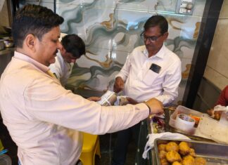 मिलावटी खाद्य पदार्थों के विरुद्ध जारी रहेगा अभियान, लोगों की सेहत से खिलवाड़ बरदाश्त नहीं : डीएम